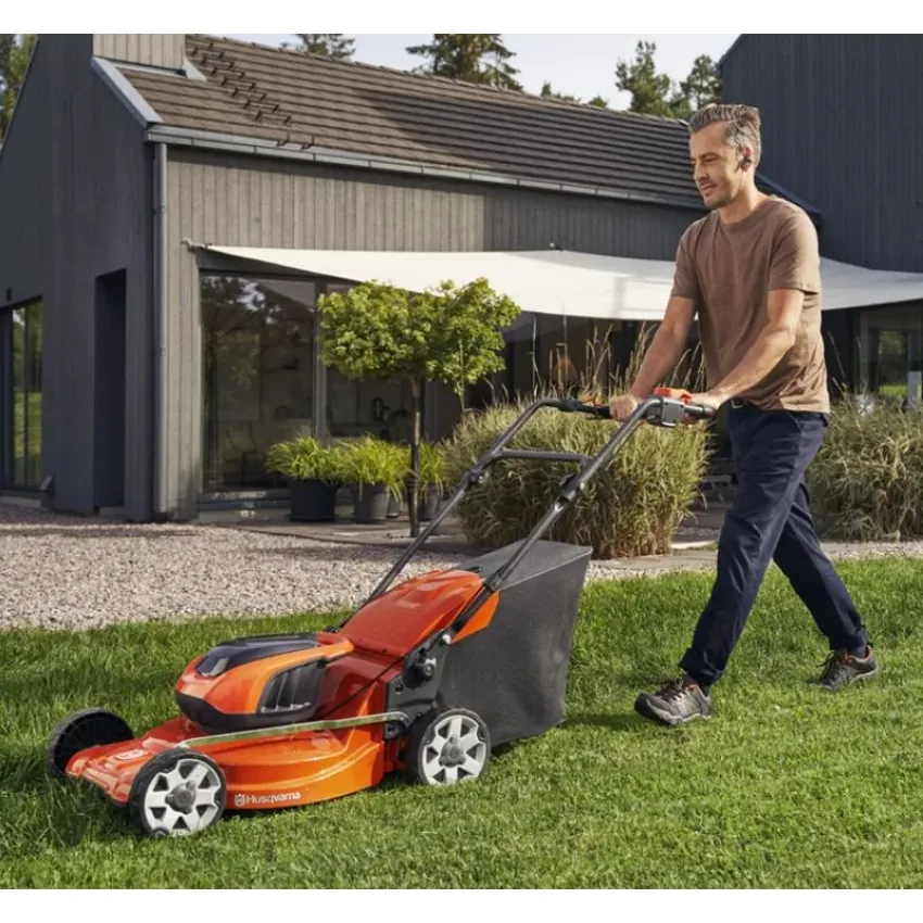 Husqvarna LC142i Акумулаторна Косачка - 42 см Ширина, 50 л Кош