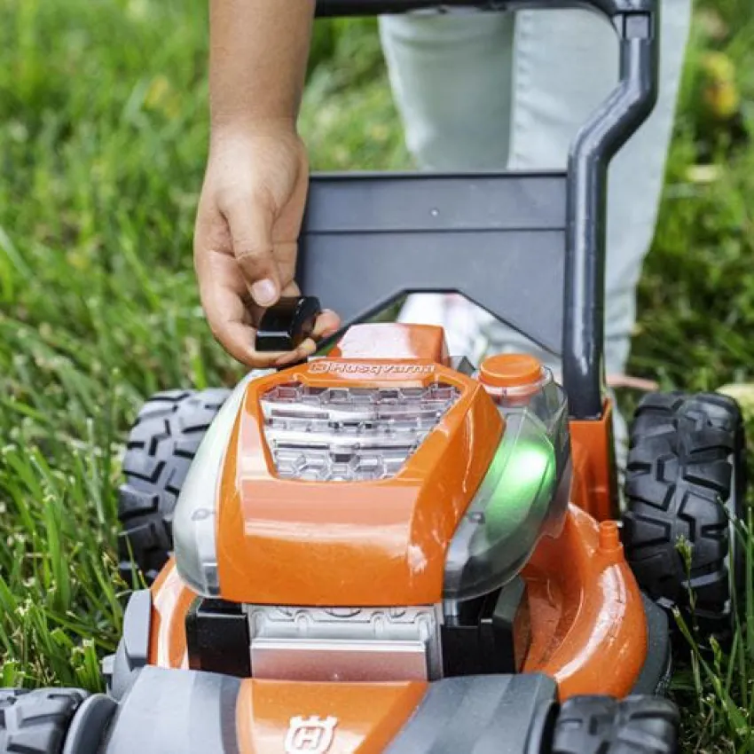 Husqvarna Детска Играчка Косачка за Трева с Батерии - Реалистични Звуци и Светлини, 3+ Години