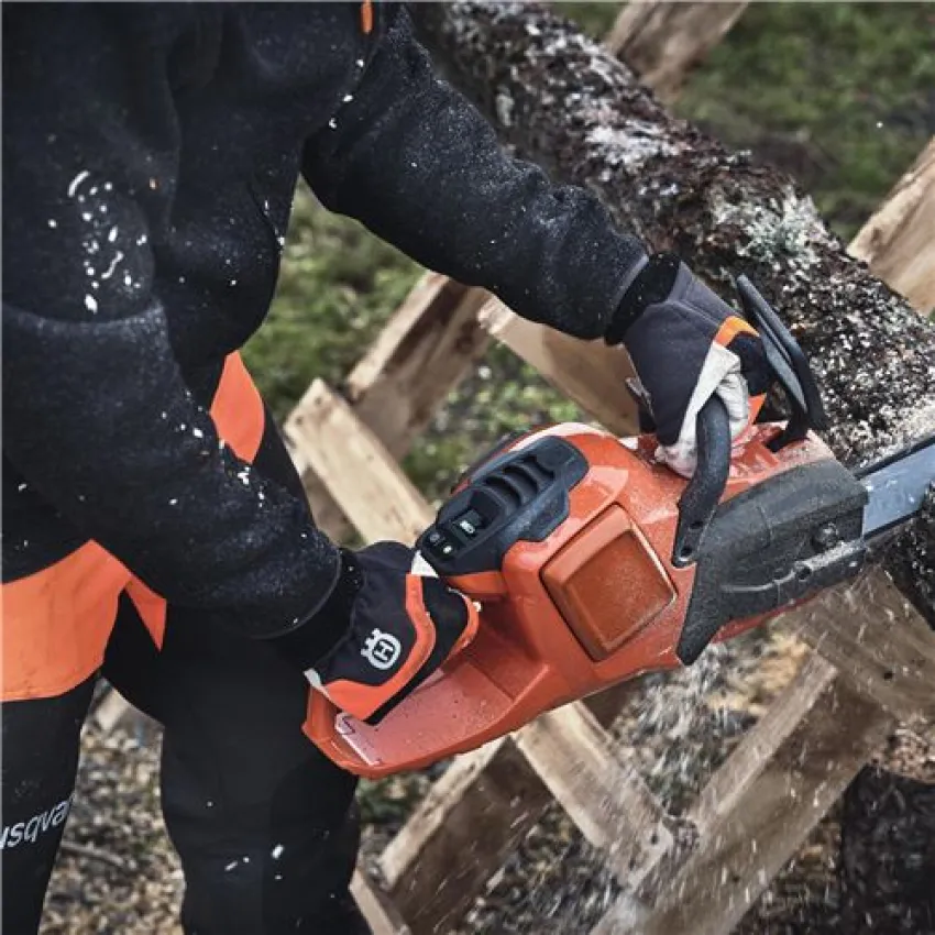 Husqvarna 540i XP® G Акумулаторен Моторен Трион с Отопляеми Дръжки и Интегрирана Свързаност