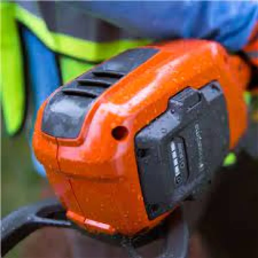 Husqvarna 530iP4 Акумулаторен прътов верижен трион, 25 см, 36V