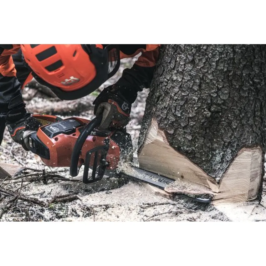 Husqvarna T540i XP - Професионален Акумулаторен Трион за Кастрене