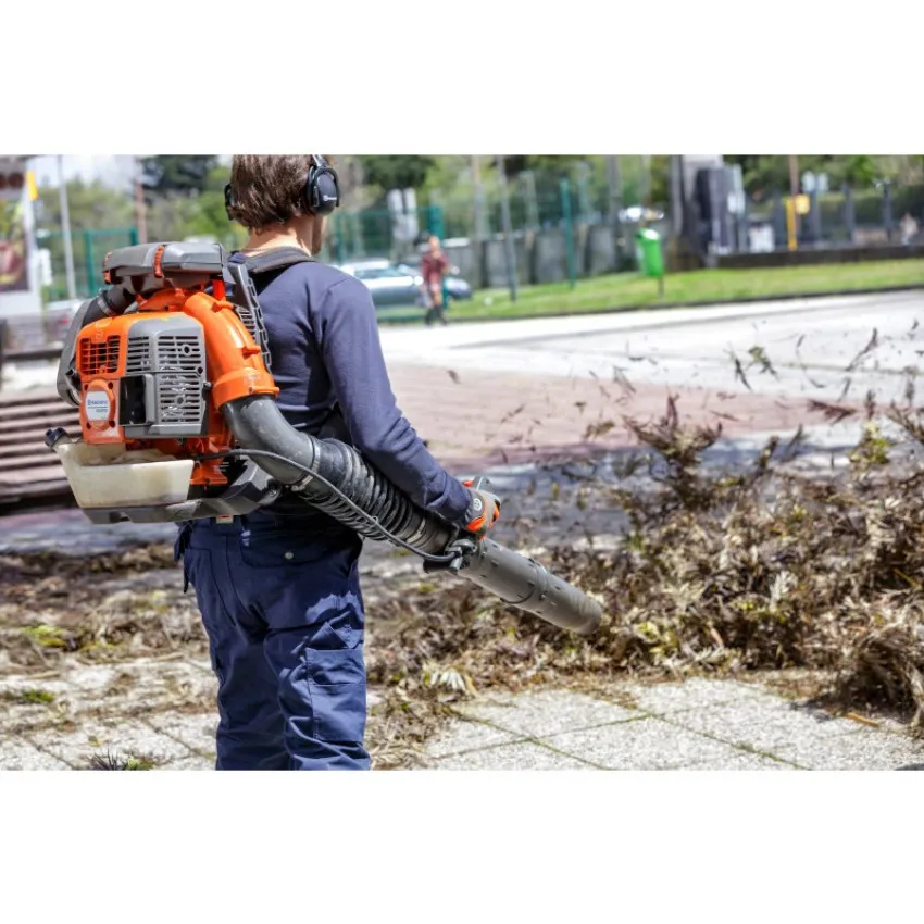 Husqvarna 570BTS - Професионална Моторна Метла със Самар, 65.6 см³, 3.8 к.с.