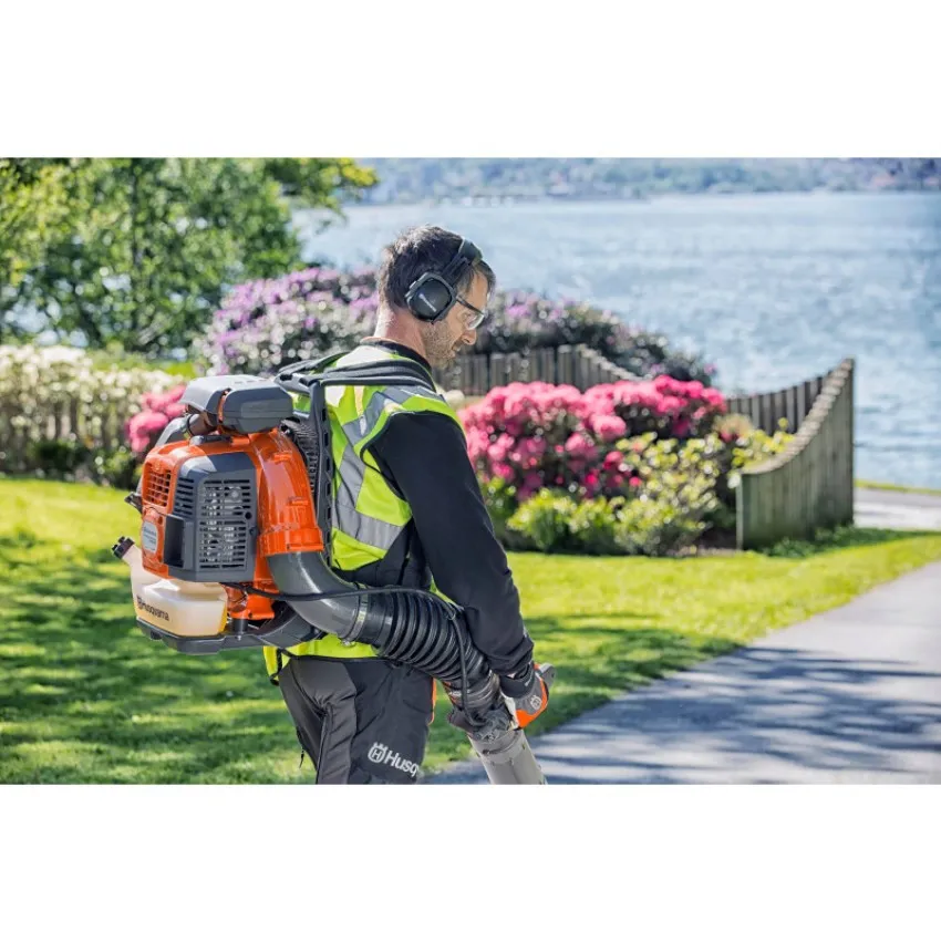 Husqvarna 570BTS - Професионална Моторна Метла със Самар, 65.6 см³, 3.8 к.с.