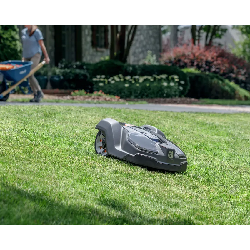 Роботизирана косачка Husqvarna AM430X - Автоматична градинска косачка за големи площи
