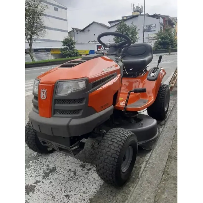 Husqvarna TS138L Тракторна косачка - 17.5 к.с., 97 см