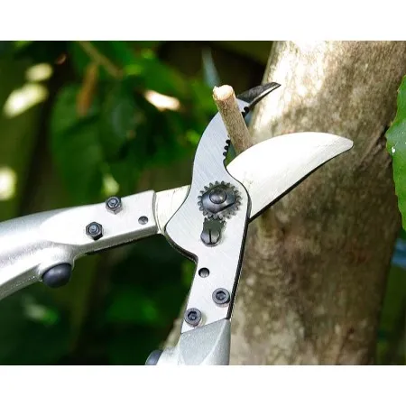 FELCO 200A-50 Лека и универсална ножица с отлична прецизност за професионална резитба