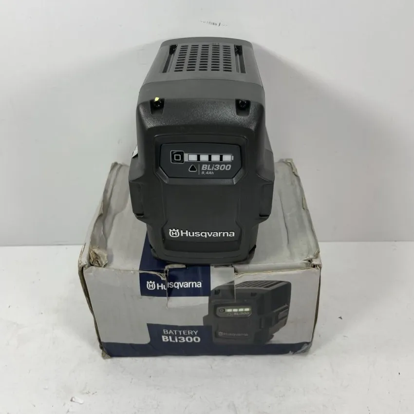 Husqvarna BLi300 - Мощна 36V Li-Ion акумулаторна батерия, 9.4 Ah (967071901)