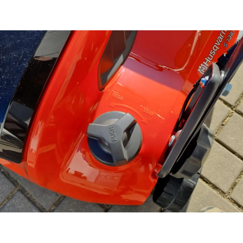 Husqvarna S138i Акумулаторен Аератор и Скарификатор - 38 см, 900W
