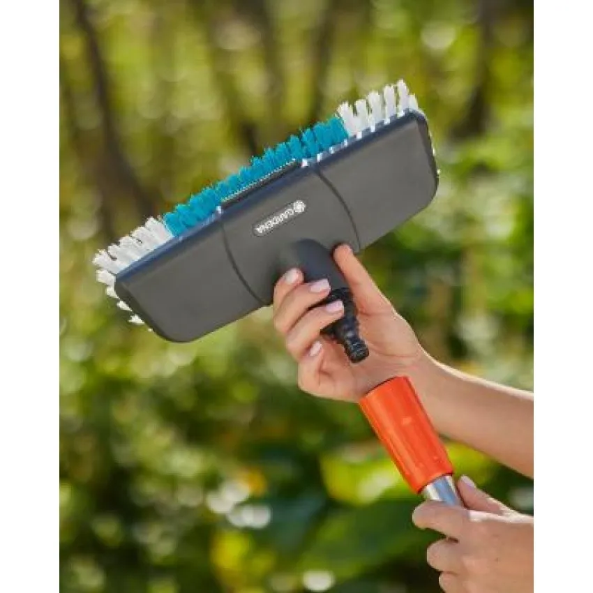 GARDENA 00984-20 Голяма четка за измиване с плоска и тясна глава за лесно почистване