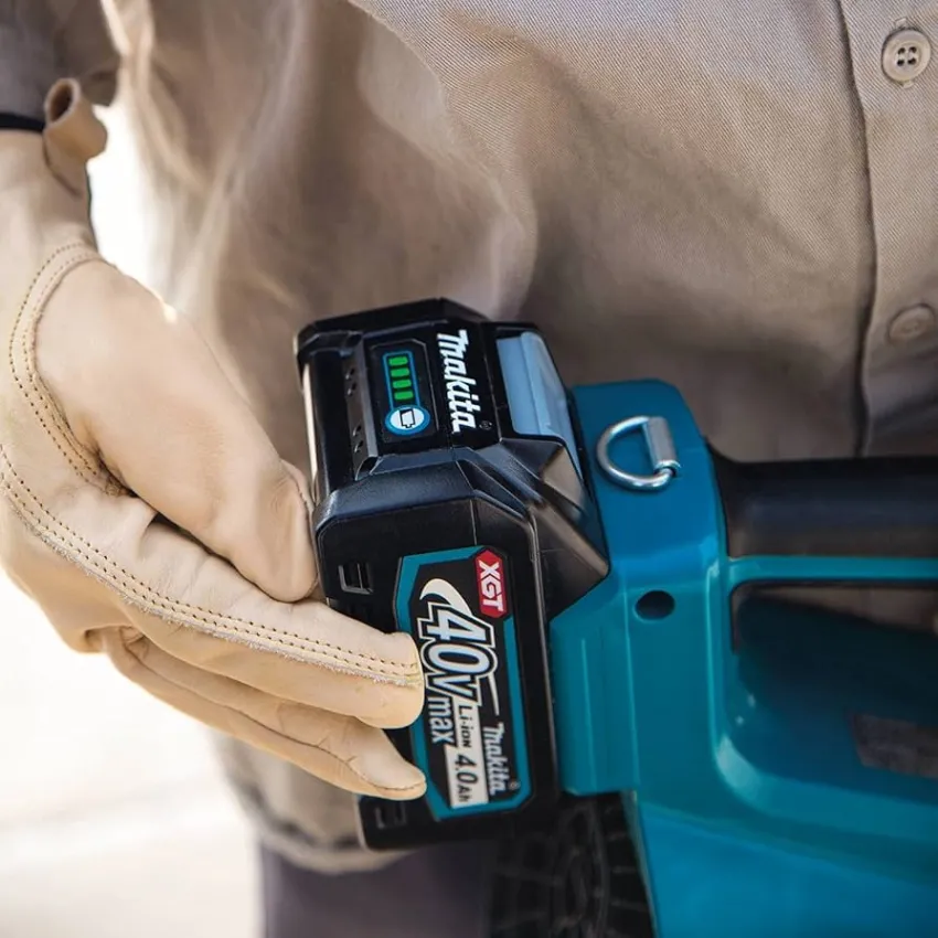 Професионална акумулаторна въздуходувка Makita UB001GM101, XGT, 40 V, 4 Ah, 13.5 м³/мин, с батерия и зарядно + ПОДАРЪК термос Makita