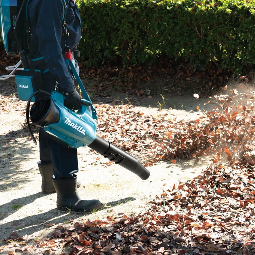 Акумулаторна въздуходувка Makita UB003CZ, LXT, 36 V, 17.6 м³/мин, без батерия и зарядно + ПОДАРЪК чанта за инструменти Makita