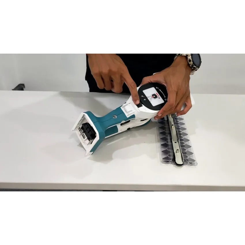 Акумулаторна ножица за трева и храсти Makita UM110DWYX, 18 V, 1.5 Ah, 110 мм, с батерия и зарядно