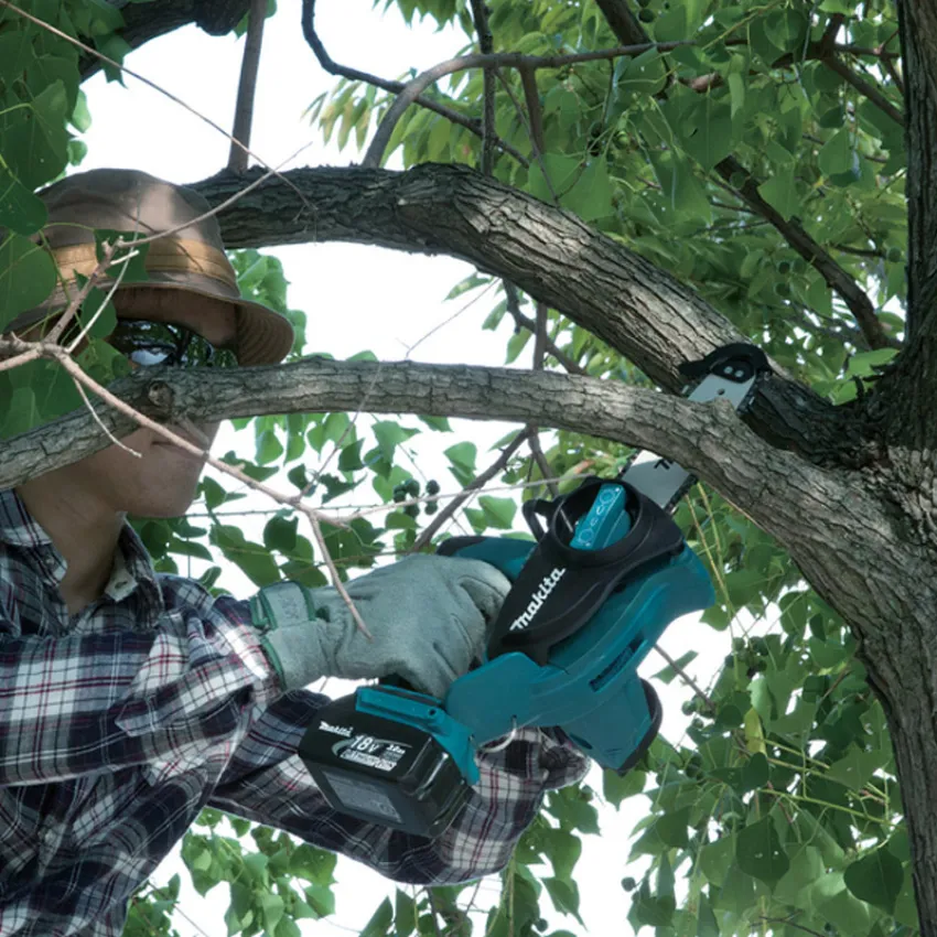 Акумулаторен верижен трион Makita DUC122Z 18 V, 115 мм, без батерия и зарядно устройство + ПОДАРЪК Масло за смазване на вериги Makita