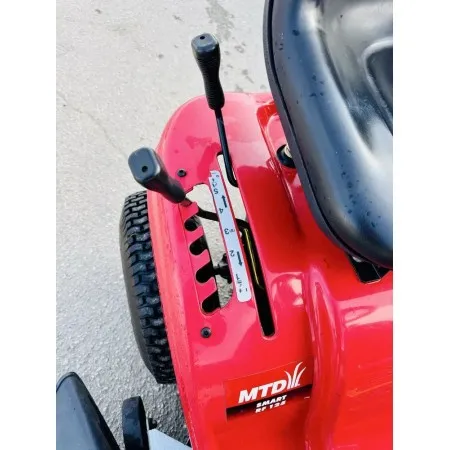 Трактор за косене MTD Smart RF 125 - 96 см – Мощност и ефективност за големи площи