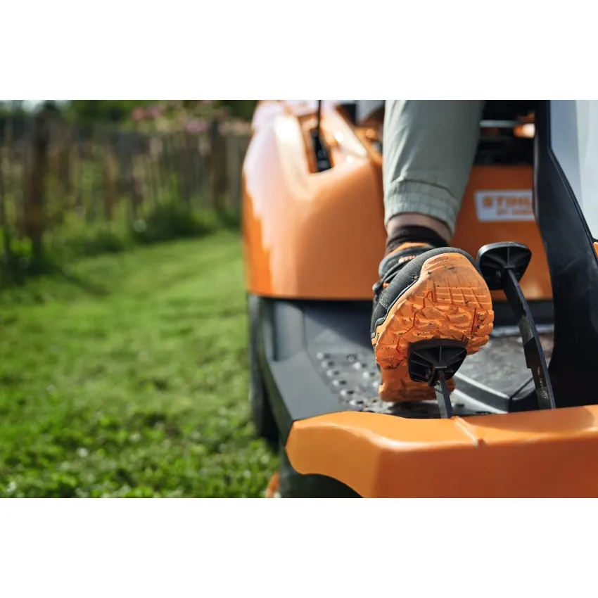 STIHL RT 4082 – компактен и маневрен трактор за прецизно косене