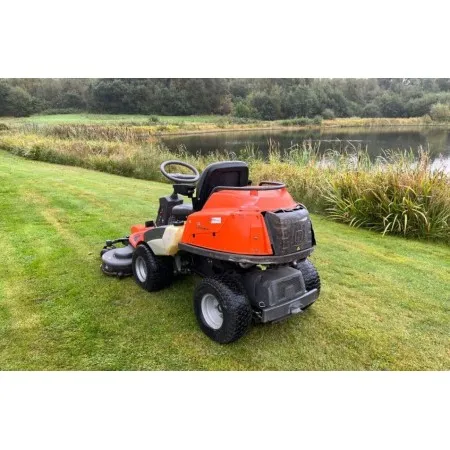 Husqvarna R422Ts AWD-P524 Разчистваща Косачка за Райдер с Предно Косене и Задвижване на Всички Колела