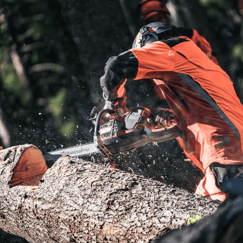 Husqvarna T540i XP - Професионален Акумулаторен Трион за Кастрене