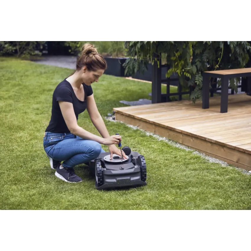 Роботизирана косачка Husqvarna AM315 Mark II - Автоматична, безжична, за площи до 1500 м²