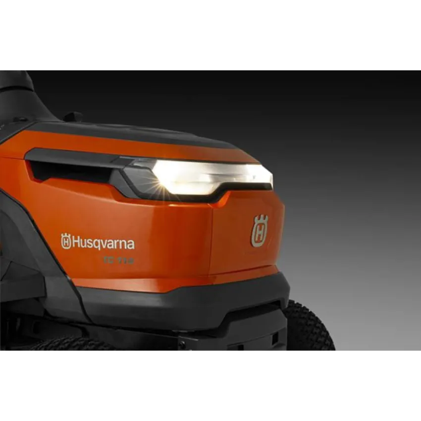 Husqvarna TC 114 Градински трактор - 95 см ширина на косене, 250 л кош и хидростатична трансмисия