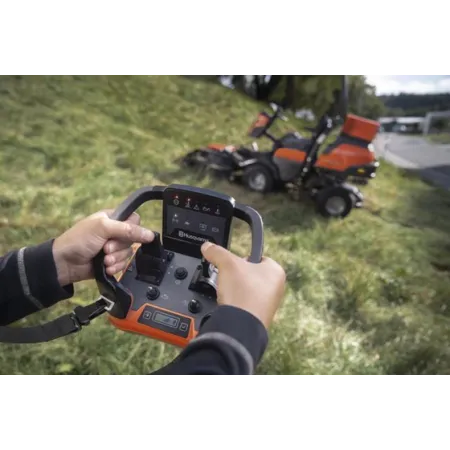 Husqvarna P524XR EFI - Професионален бензинов райдер с дистанционно управление