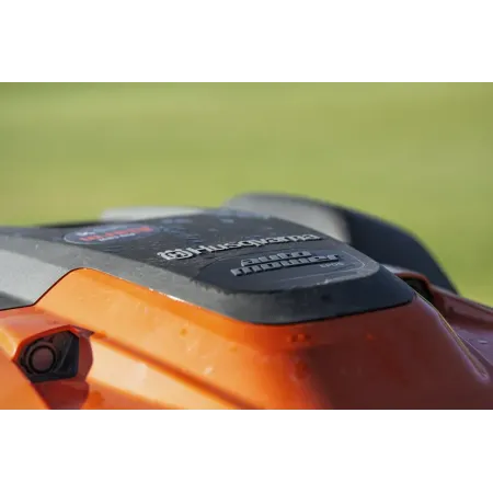 Husqvarna Automower® 550 EPOS™ - Професионална косачка робот за 10 000 кв.м